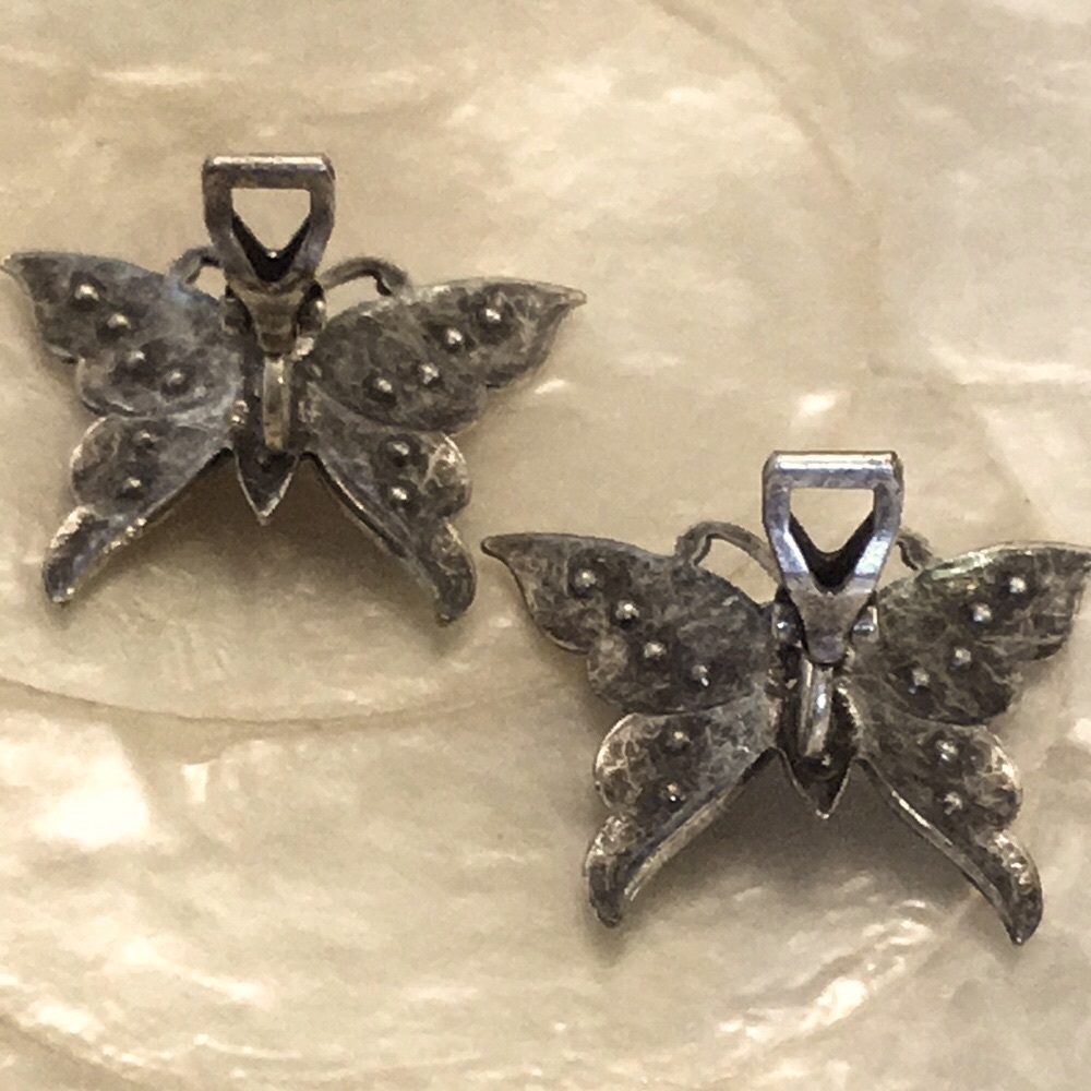 🦋CLIP BUTTERFLY EARRINGS - Picture 5 of 6